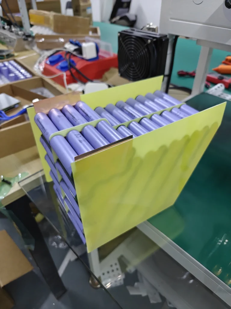 Shaped sheets between two Razor cell sections and along their outer sides.