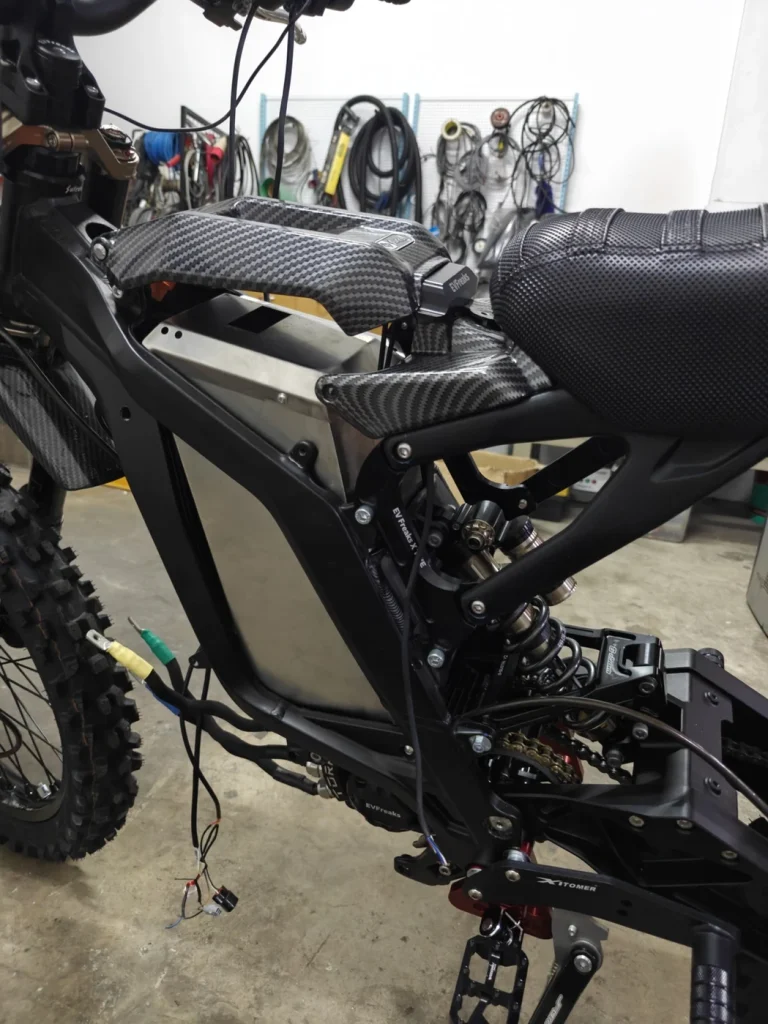 Other side of the Light Bee with the battery installed in the frame